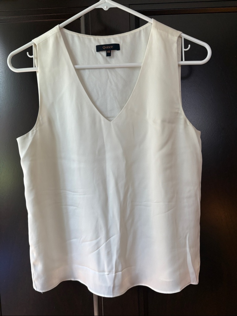 NWOT QUINCE Washable Stretch Silk V Neck Tank Ivory Size XS - Picture 2 of 9